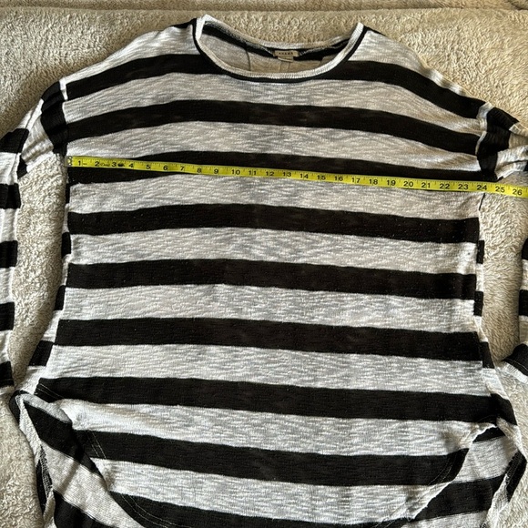 🖤 Women’s High-Low Lightweight Sweater - Picture 3 of 5